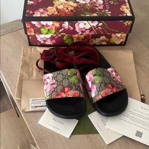 Gucci GG Supreme Multicolor Slides